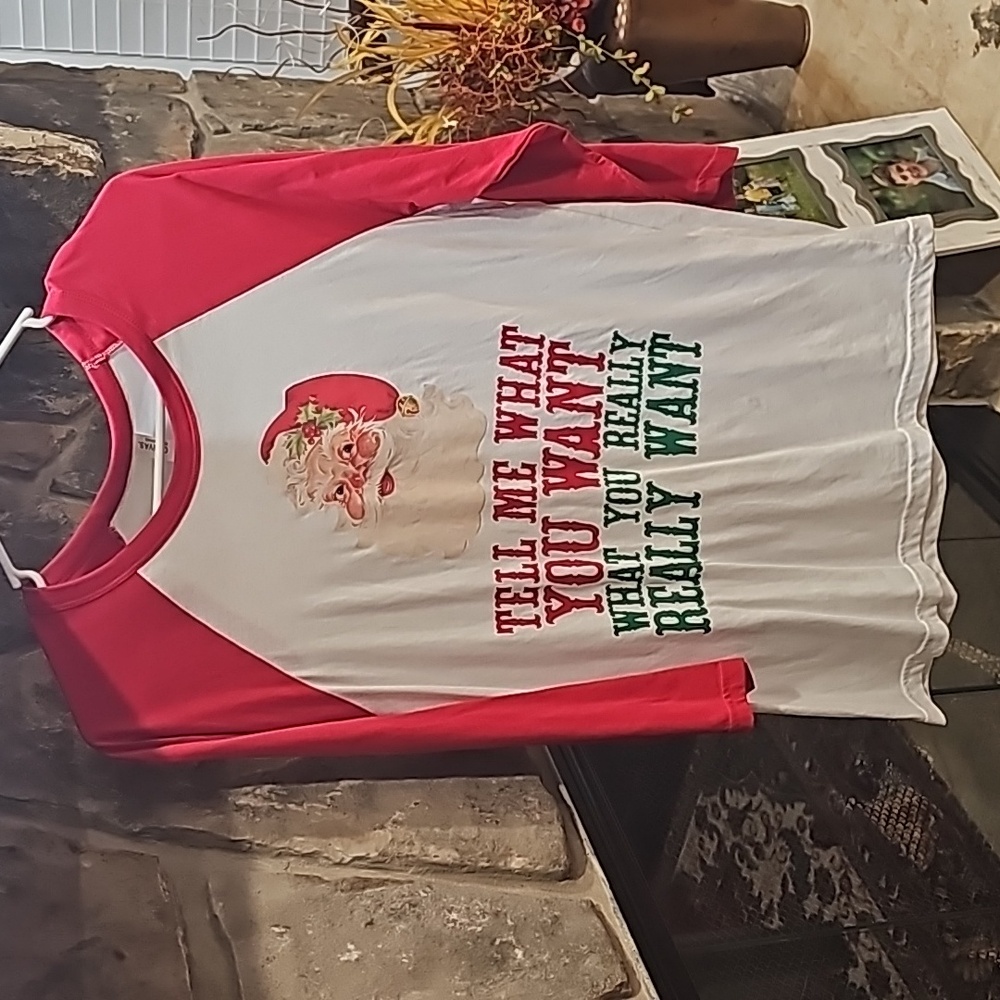 GUC Christmas Softball Style Tee Size M